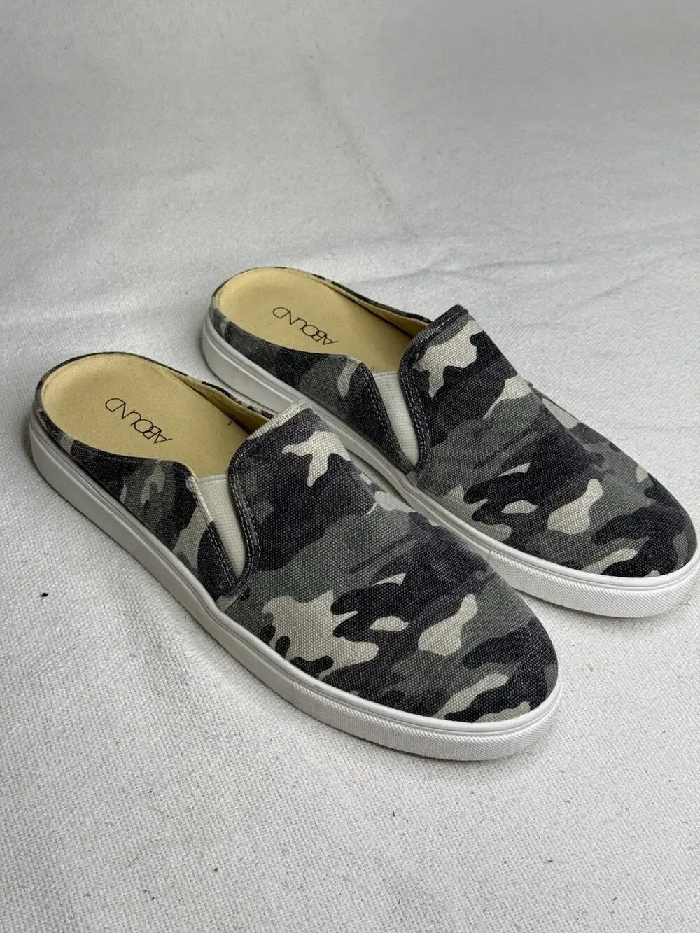 ABOUNDAPHNE MULE SNEAKER IN GREEN CAMO PRINT Mule Sneakers Women’s SZ 8.5 Olive